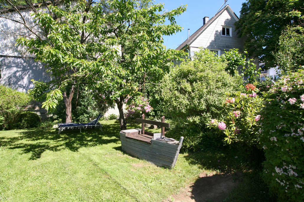 Ferienhaus-Gartenansicht in Wiehl-Bomig bei Gummersbach in NRW Ferienhaus-Gartenansicht in Wiehl-Bomig bei Gummersbach in NRW
